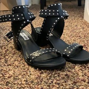 Gila Steve Madden Sandals